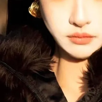 C-Shaped Hoop Earrings