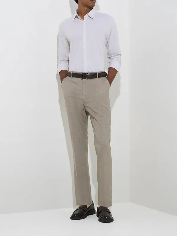 Man's Formals Off-White Solid Skinny Shirt