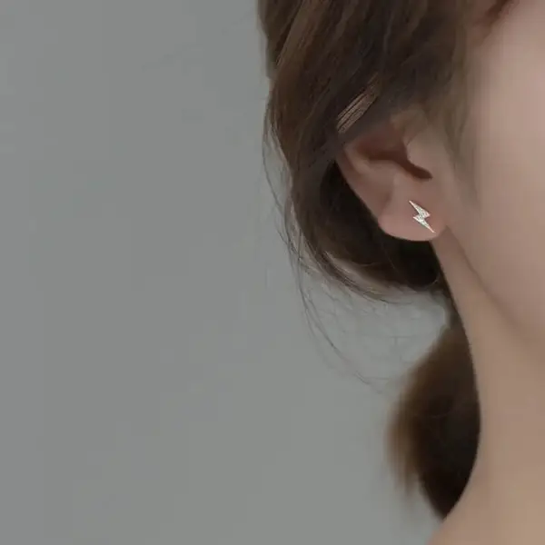 Everyday Silhouette Drop Earrings