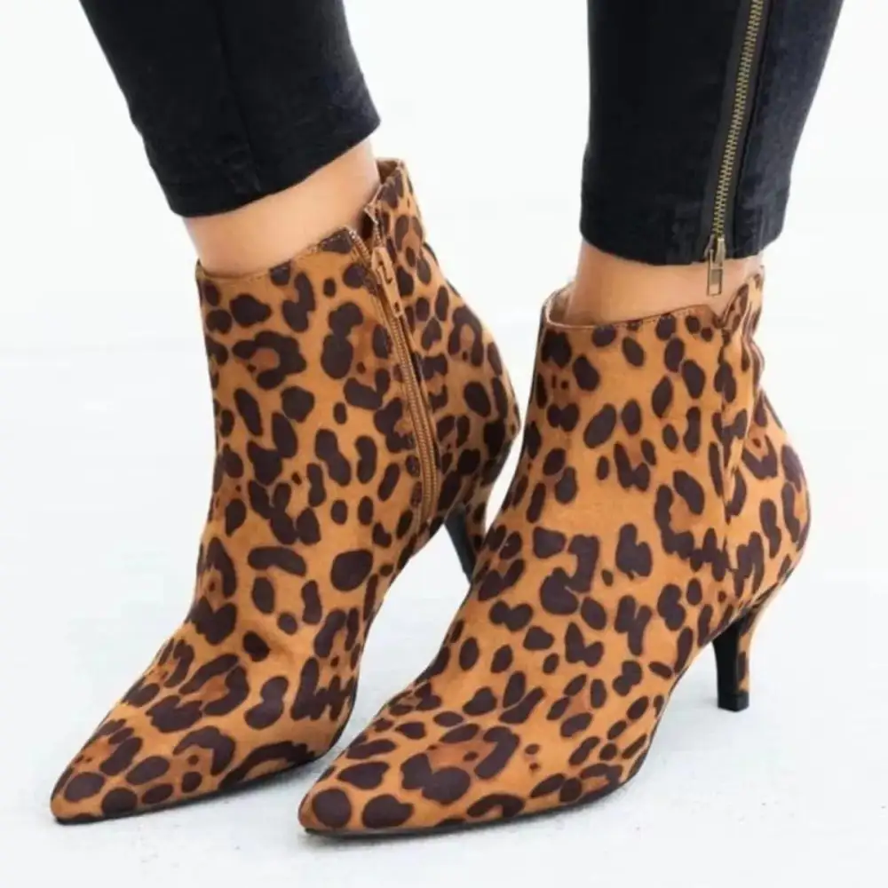 Refined Pointed Toe Kitten Heel Boots