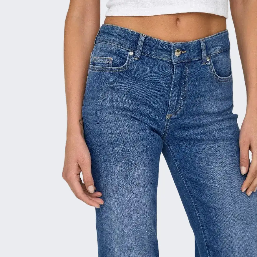 Relaxed Straight-Leg Women's Jeans
