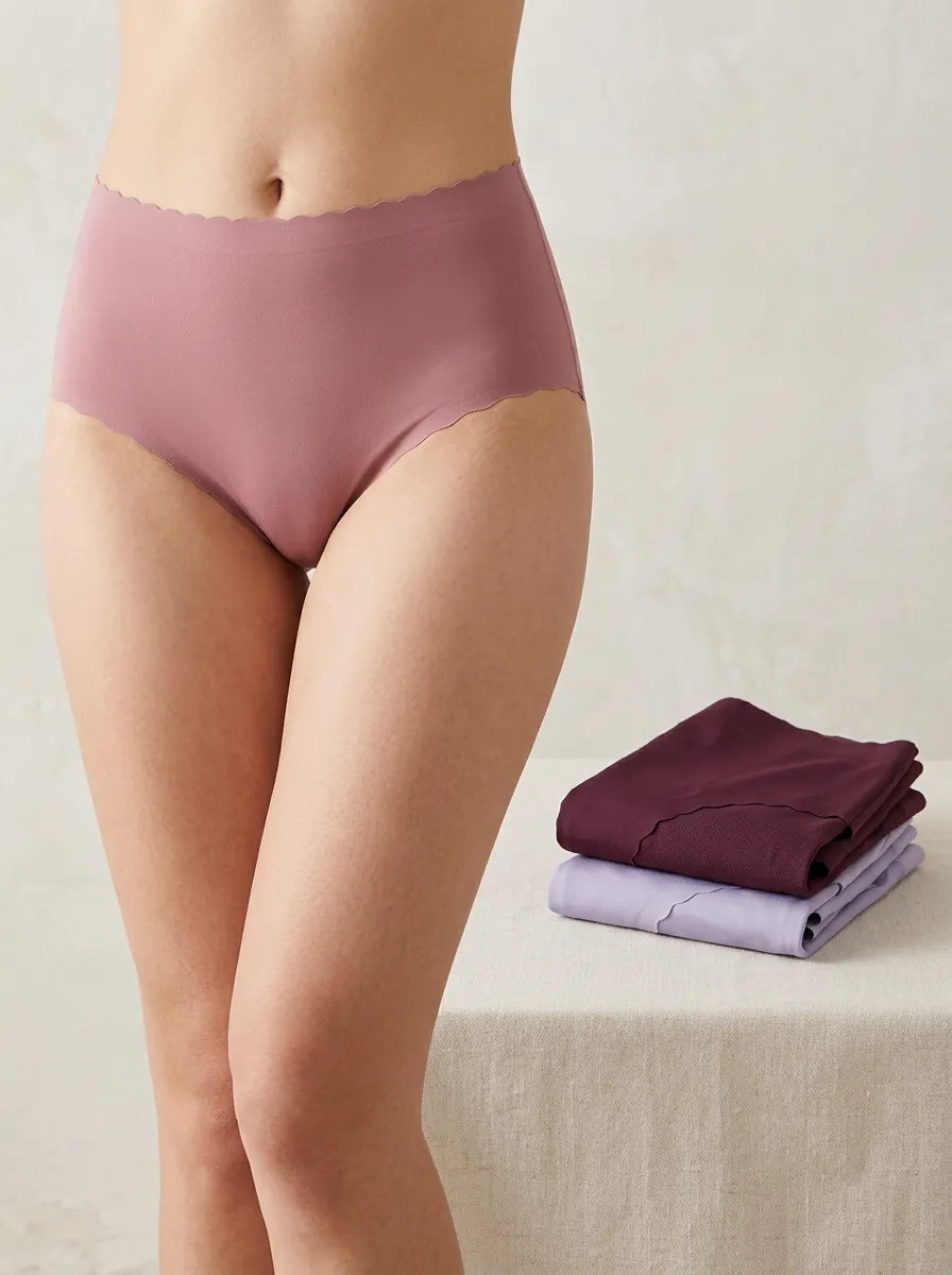 Women's Classic Scalloped Edge Seamless Solid Color Three-Pack Panties
