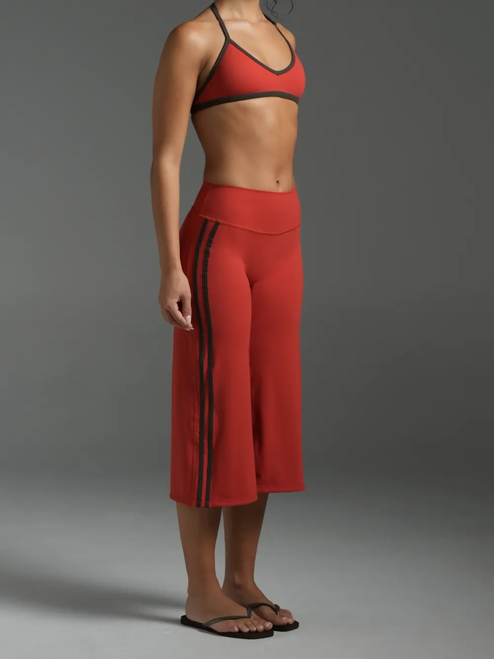 Classic Wide-Leg Striped Scrunch-Detail Sculpting Capri Leggings