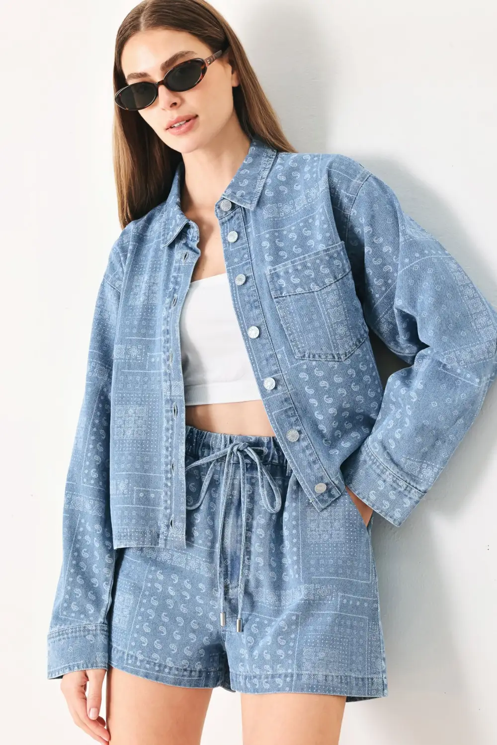 Elastic Waist Pocketed Vintage Denim Shorts