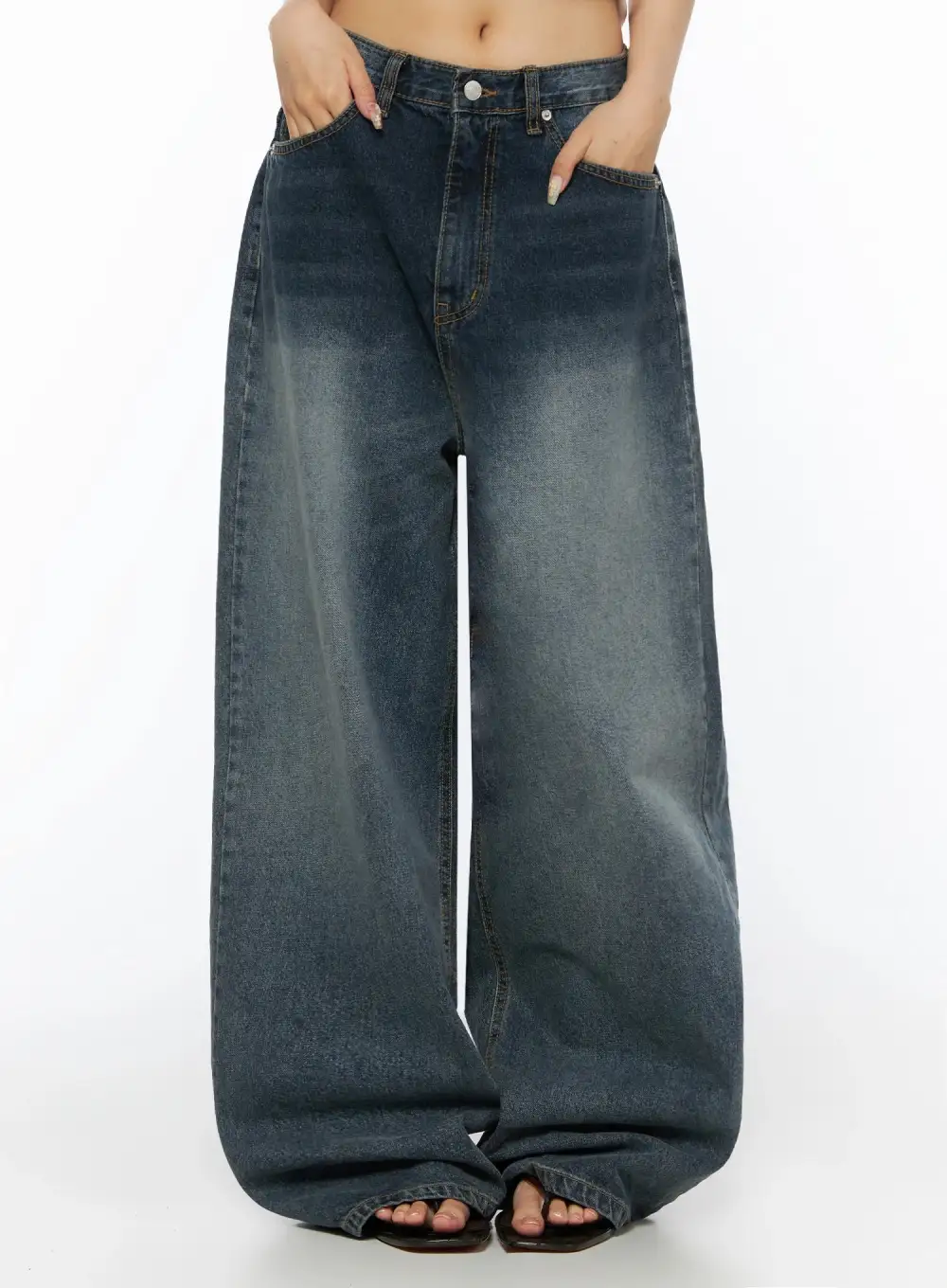 Wide-Fit Vintage Wash Baggy Jeans