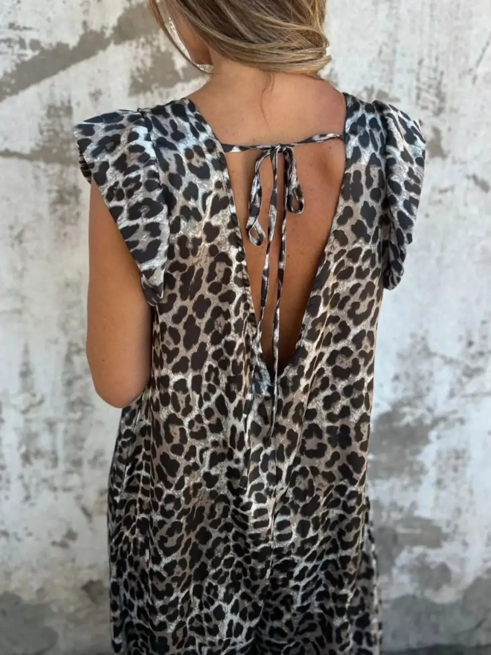 Plus Size V Neck Cap Sleeve Accessory