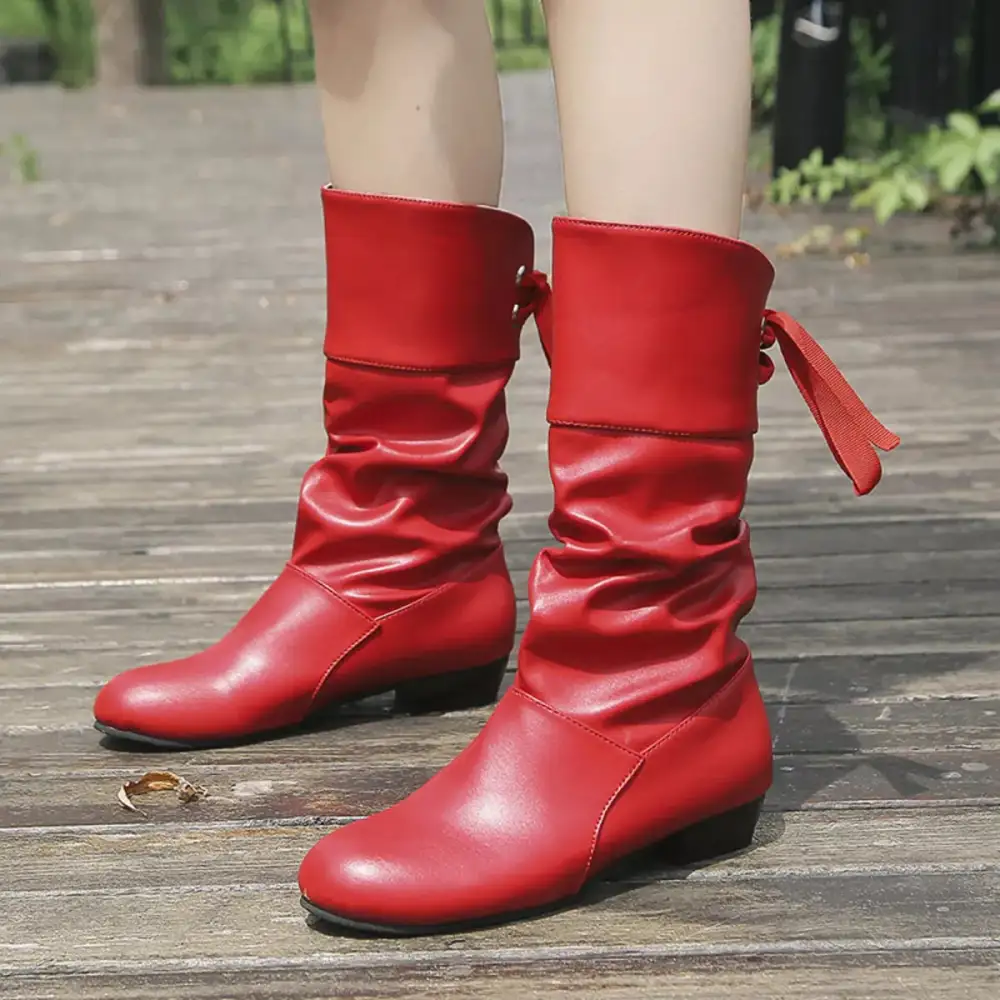 Relaxed Round Toe Block Heel Boots