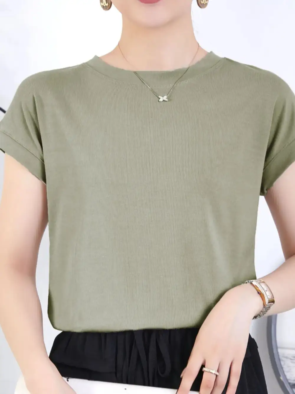 Sleek Round-Neck Short-Sleeve T-Shirt