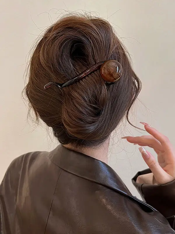 Streamlined Geometric Hair Clip