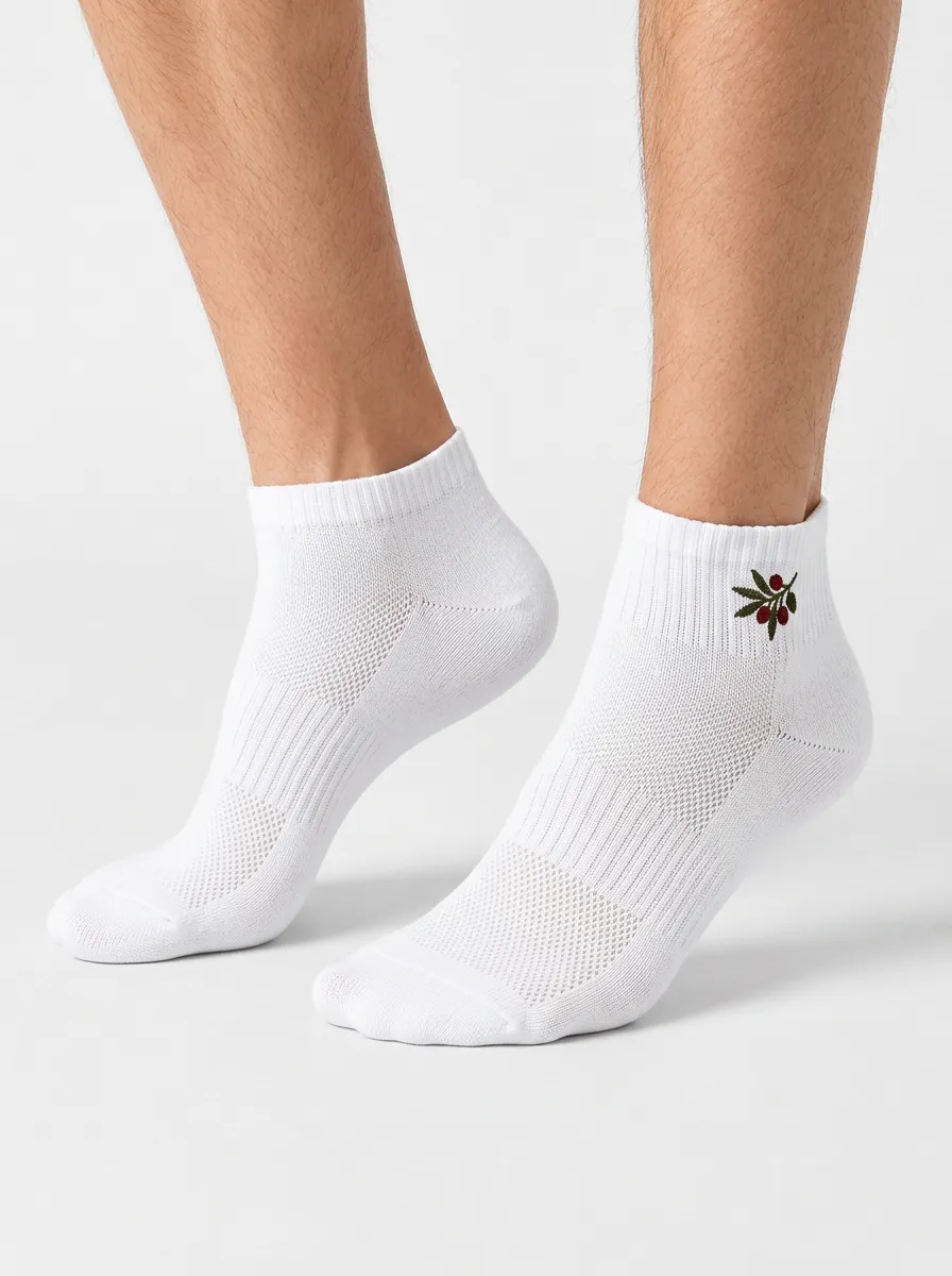 White Outdoor Minimal Athletic Fitness Ankle Socks