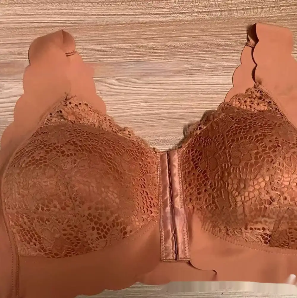 Empire- Plus-Size Front-Buckle Bra