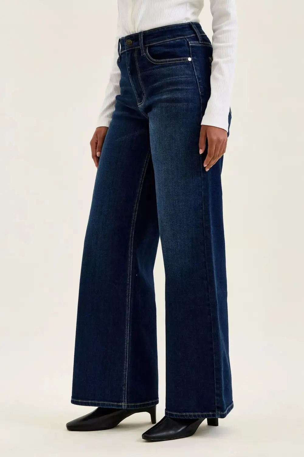 Relaxed Shape Denim High Rise Wide Leg Pocketed Jeans