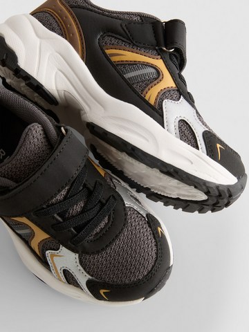 Chunky Trainers detail 3