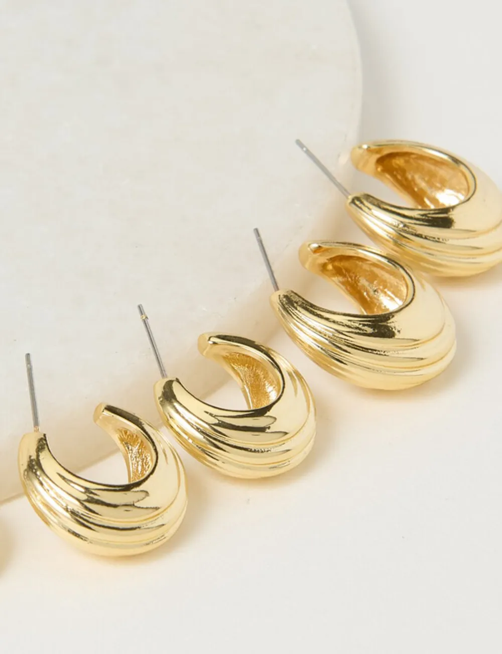Exquisite Low-Key Small Ribbed Creative Gold Earrings