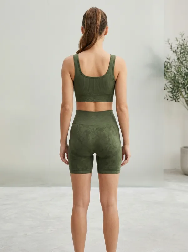 Weekend Ribbed Texture Seamless Design Training Look Women's Tank Top And Sports Shorts Set