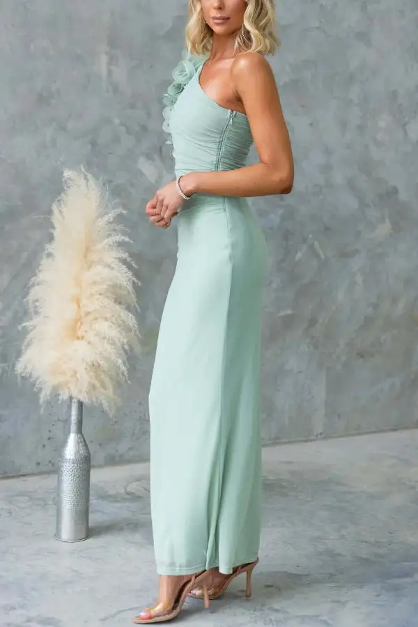 Sophisticated Sleeveless And Flowing Maxi Skirt