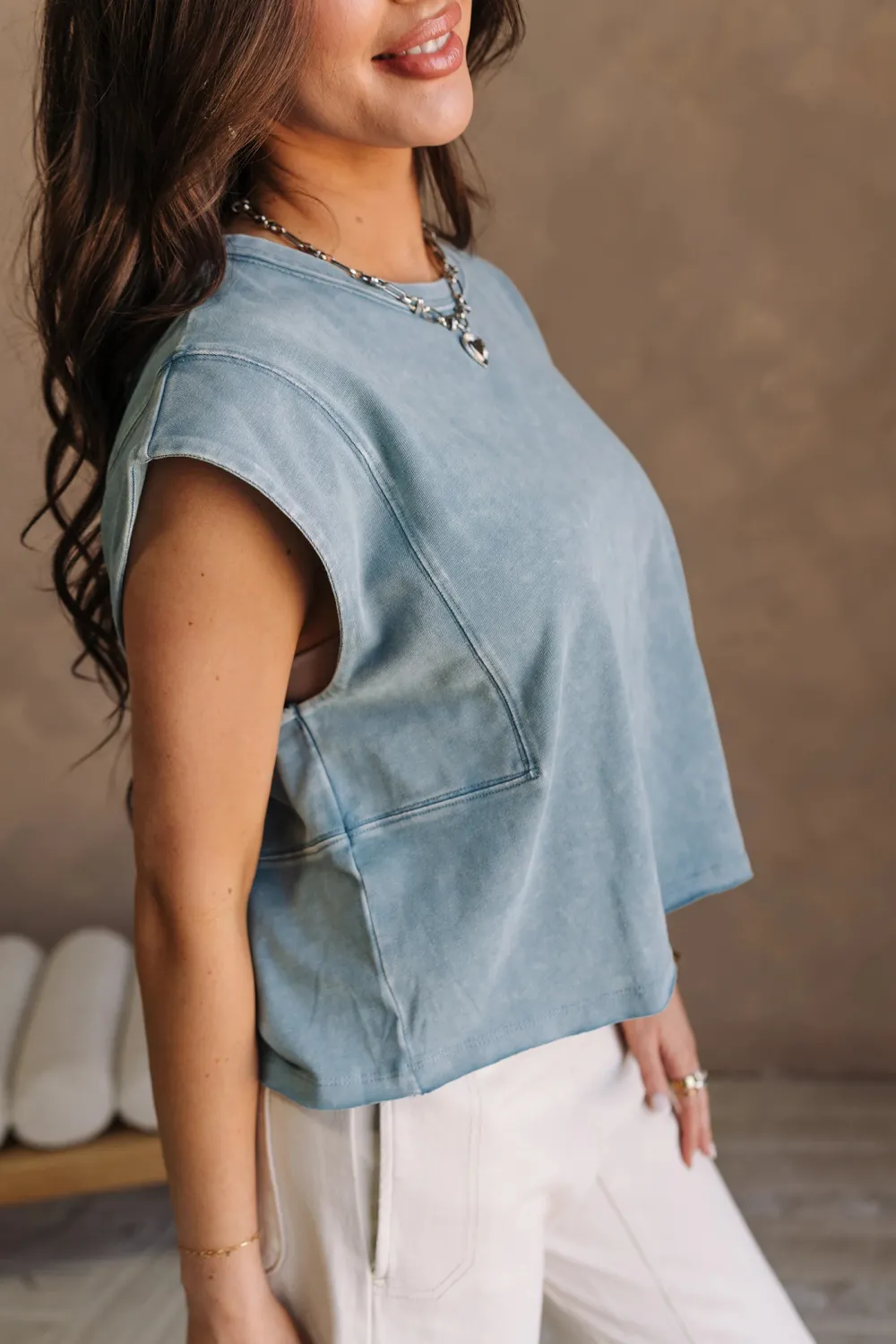 Round Neck Sleeveless T-Shirt