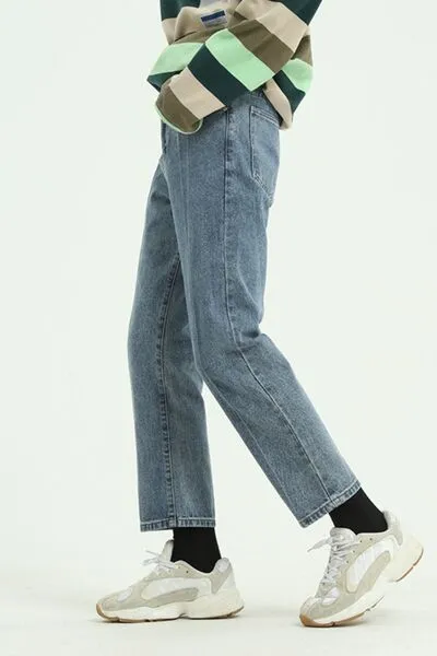 Understated Washed Pocketed Stretch Straight Leg Jeans