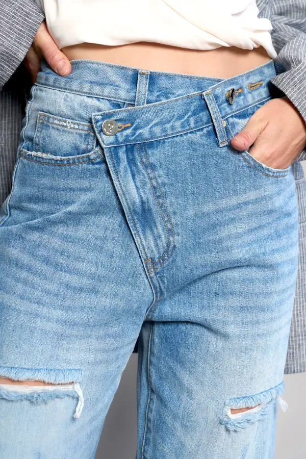 Crossover Straight Jeans