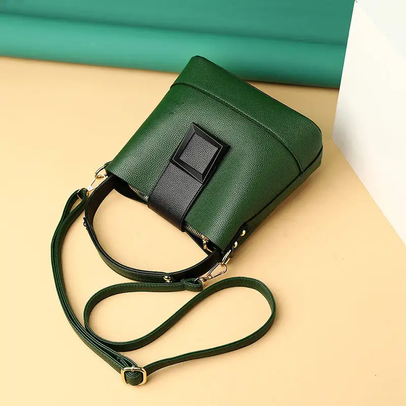 Minimal Roomy Bucket Bag