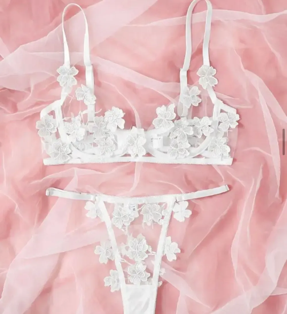 Detailed Floral Lingerie Set