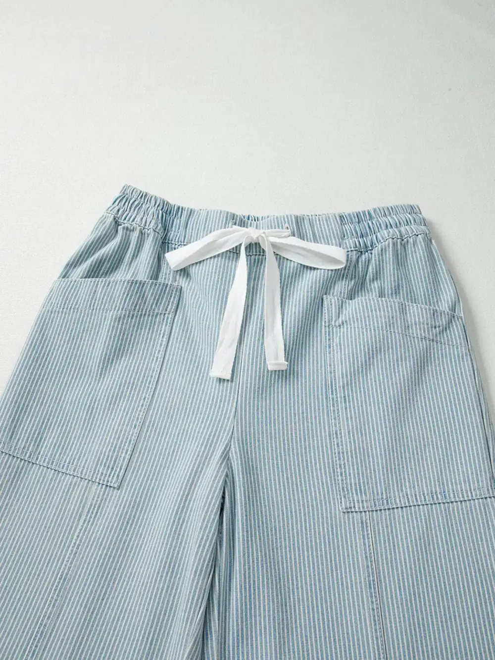 Frayed Hem Lightweight Feel Denim Jeans