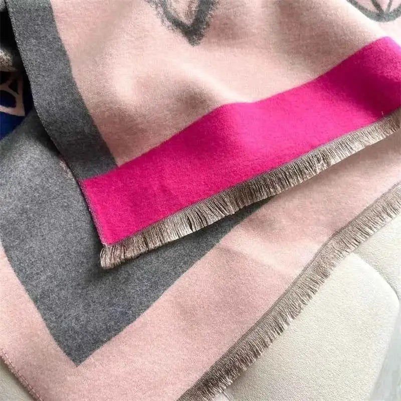 Minimal Cozy Scarf