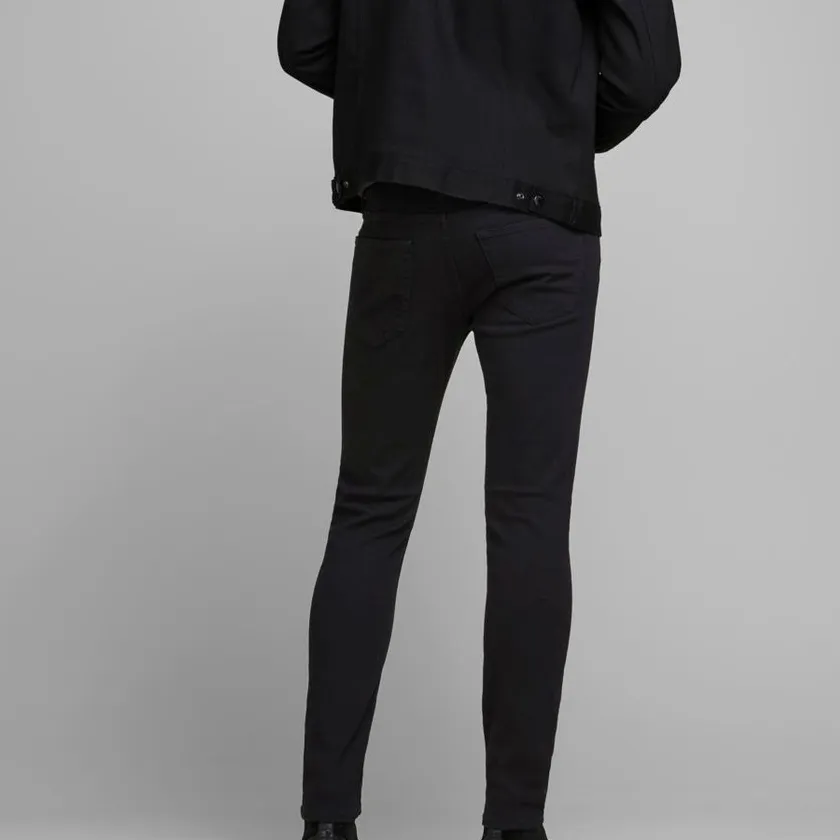 Essential Everyday Classic Jeans