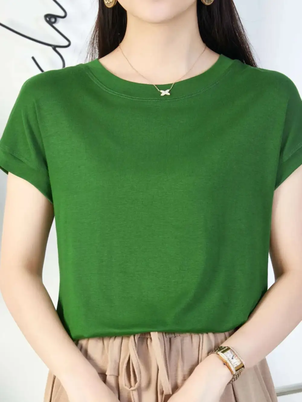 Sleek Round-Neck Short-Sleeve T-Shirt