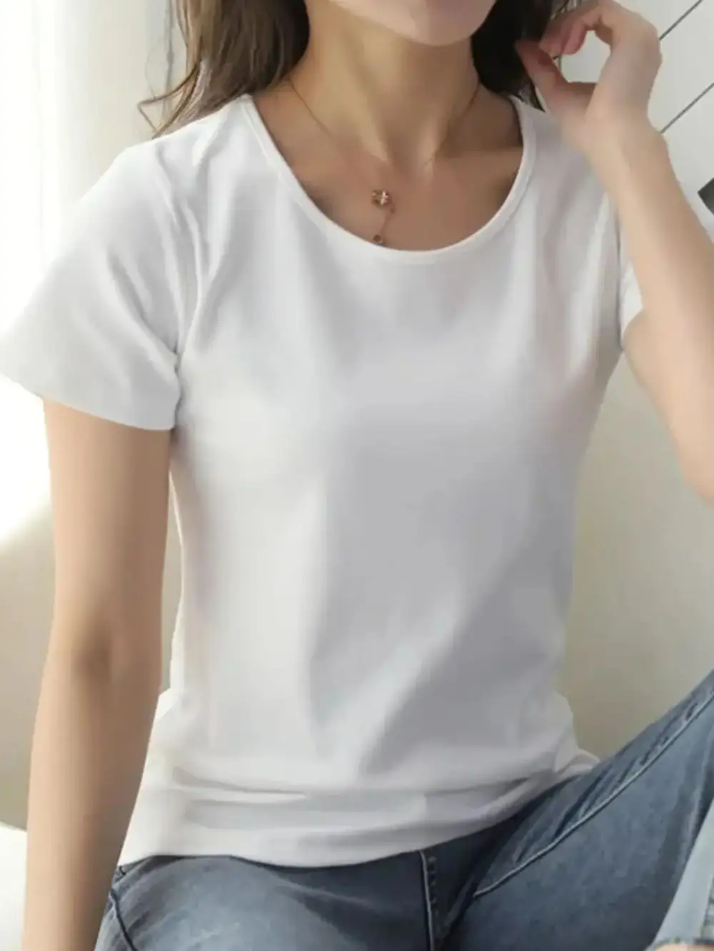 Delicate Round-Neck Short-Sleeve T-Shirt