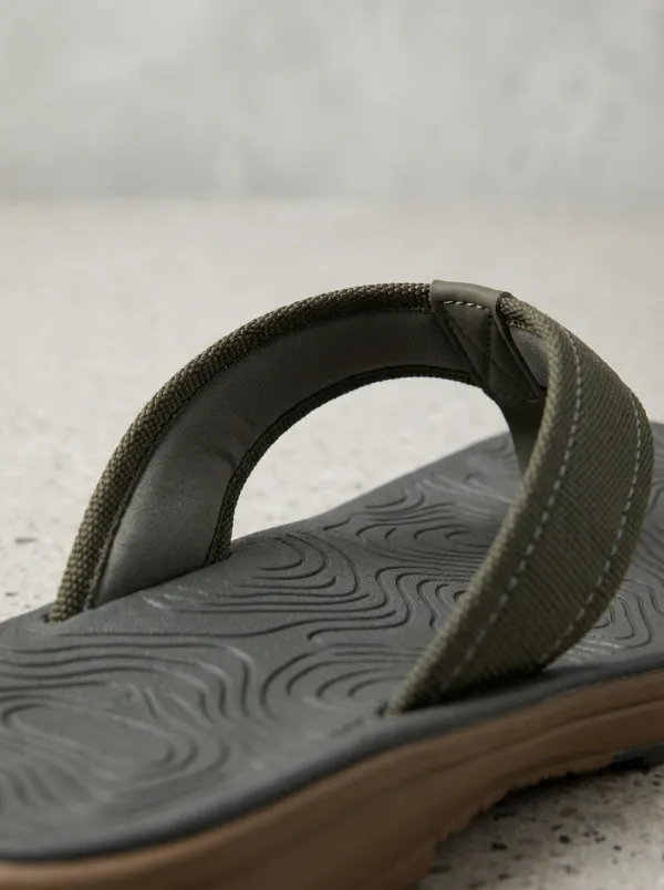 Refined Topographic Men's Casual Flip Flops