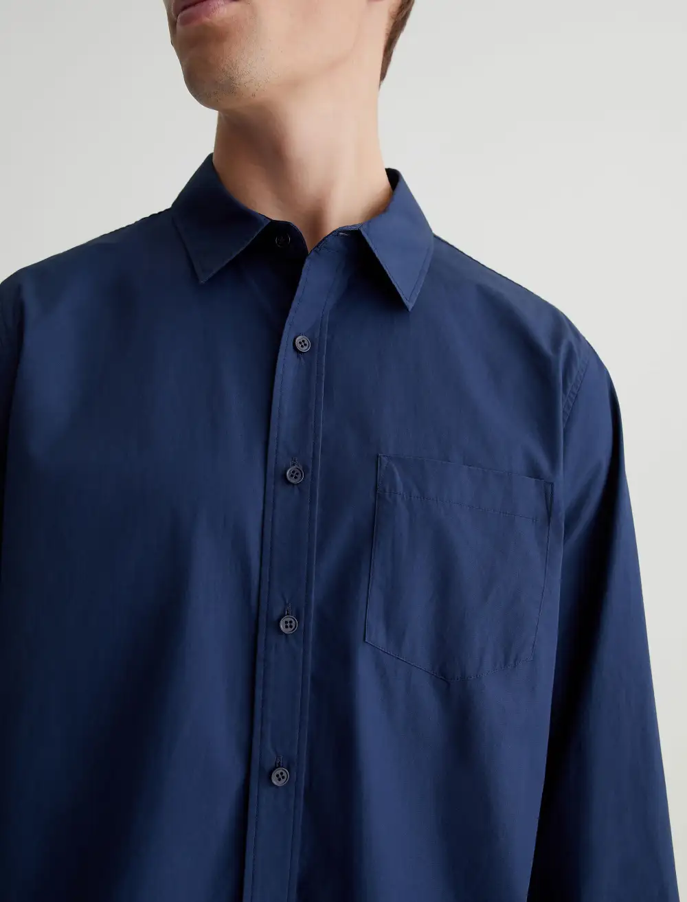 Men's Classic Fit Long Sleeve Button-Up Shirt