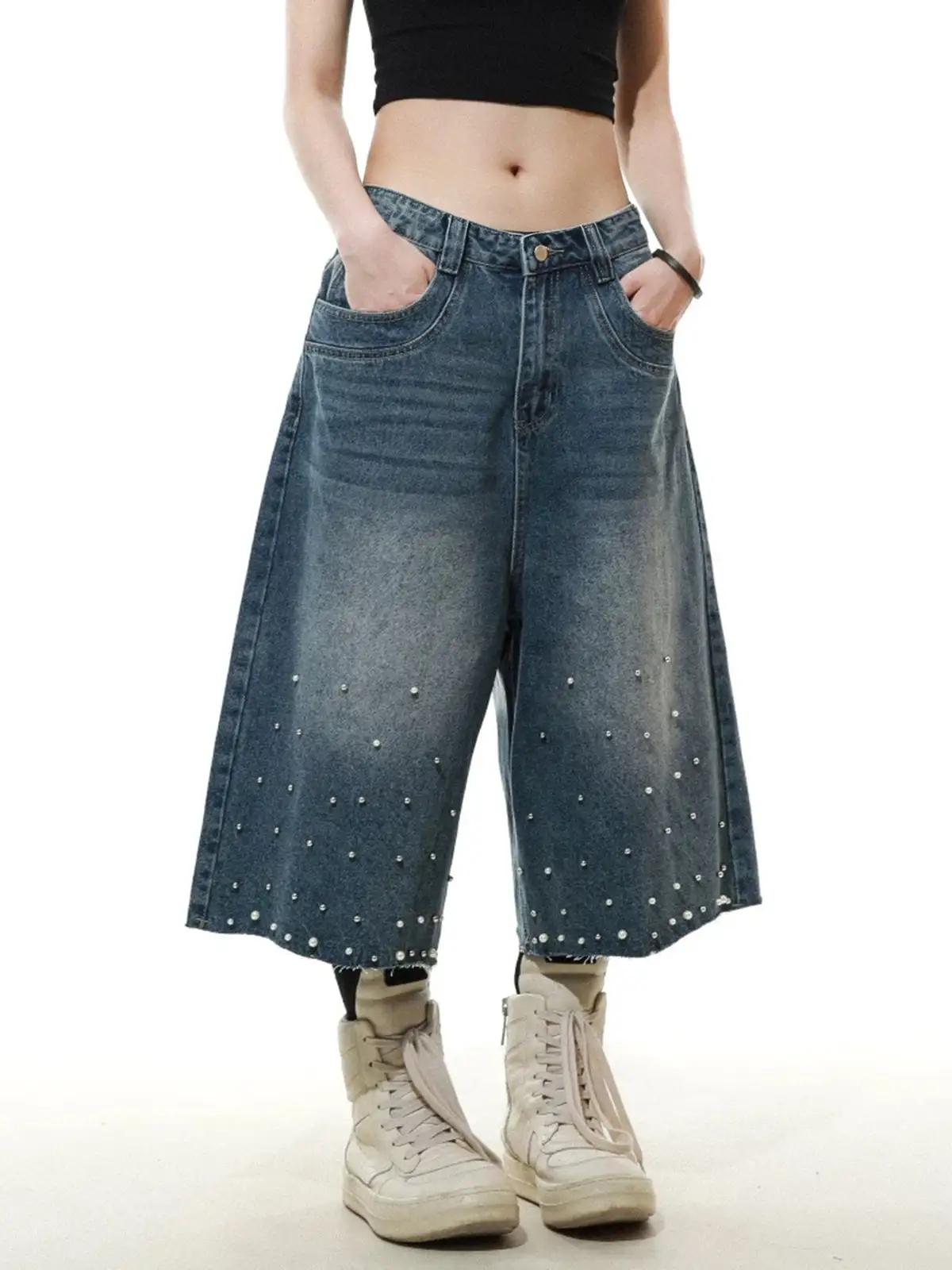 Wide-Leg Pearl-Detail Jorts