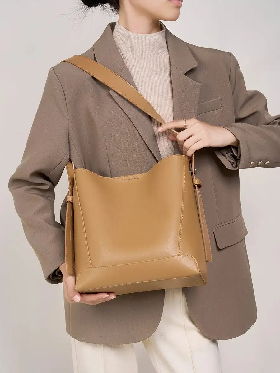 Minimalist Casual Tote Cow Leather Soft