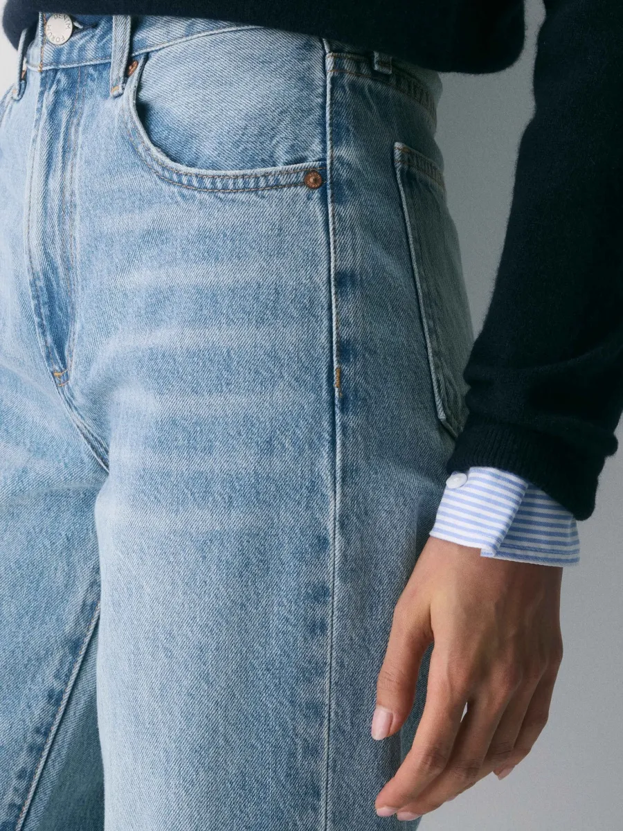 Casual Straight-Leg Jeans