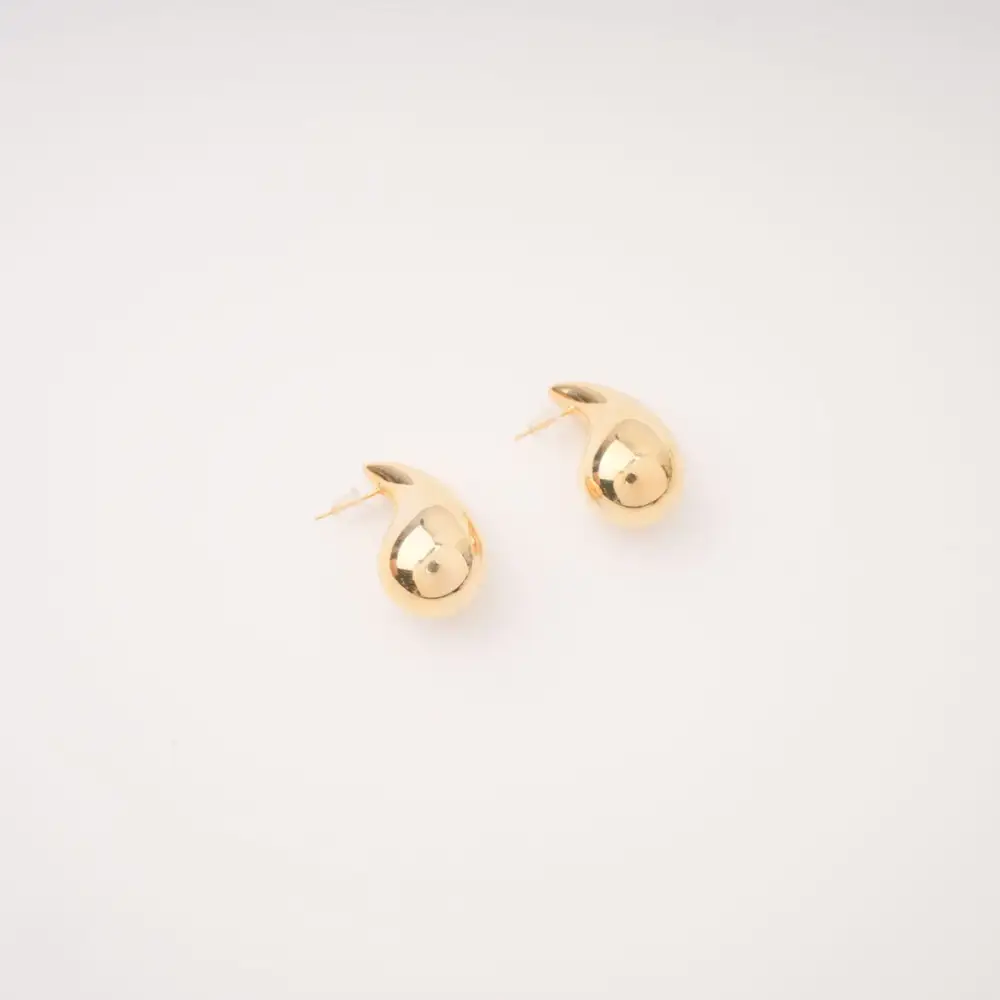 teardrop stud earrings