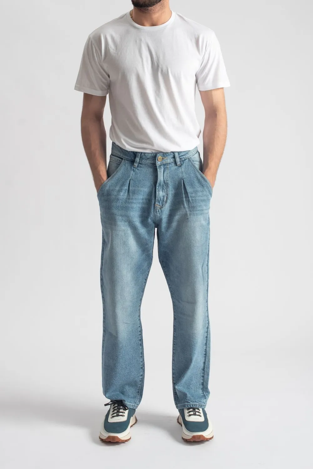 Classic Relaxed-Fit Pleated Jeans