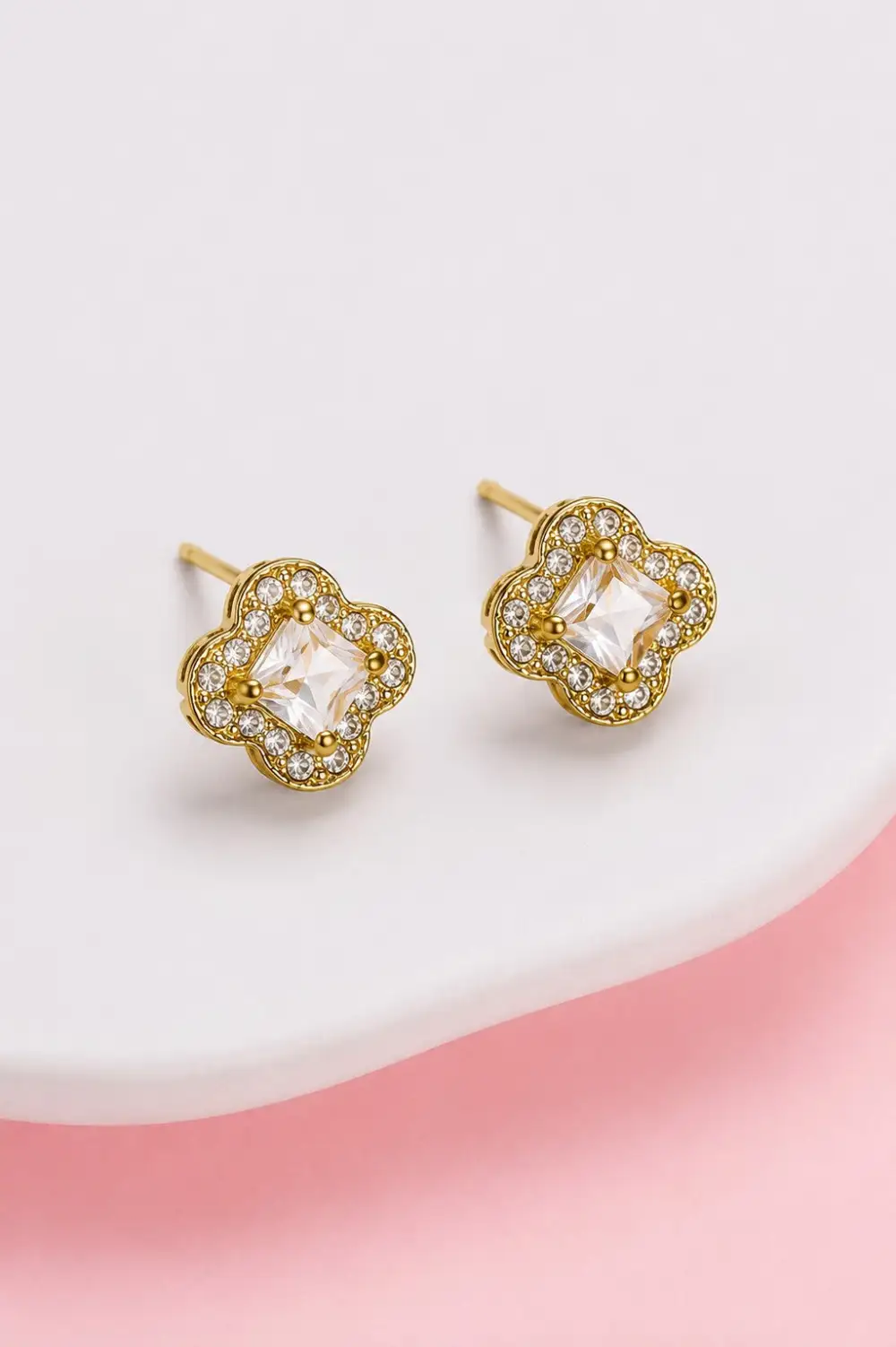 Clover Halo Stud arrings