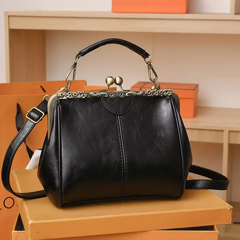 Sophisticated Detail: Luxury Clip-Closure Shoulder Bag