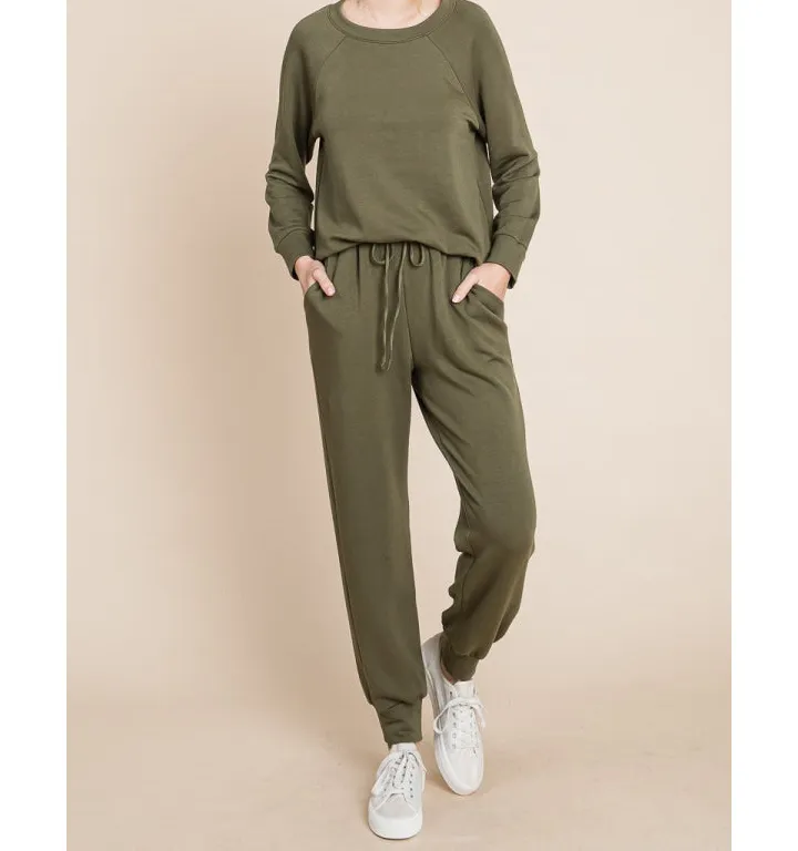 Relaxed Super Lady Round Neck Raglan Sleeve Top and Pants Lounge Set
