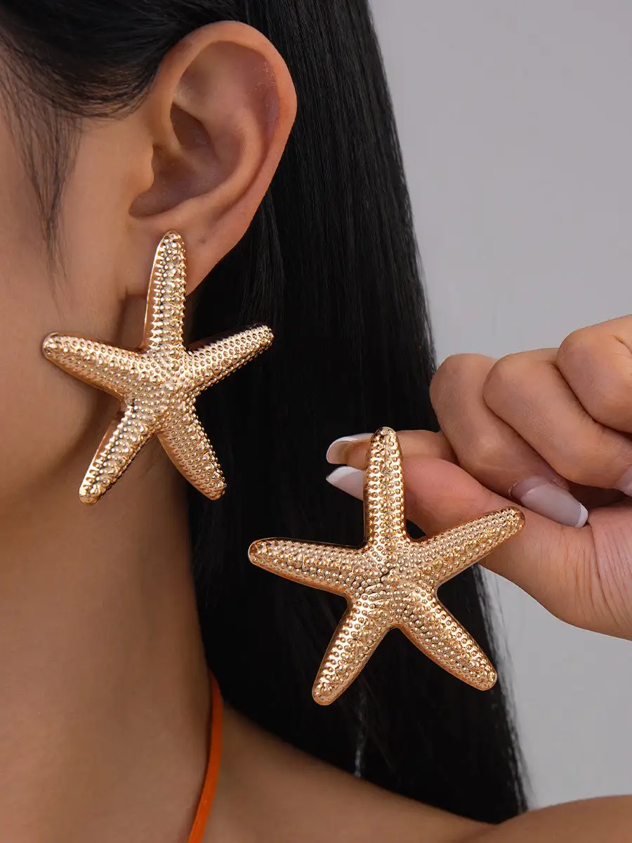 Elegant Nature-Inspired Accent Earrings