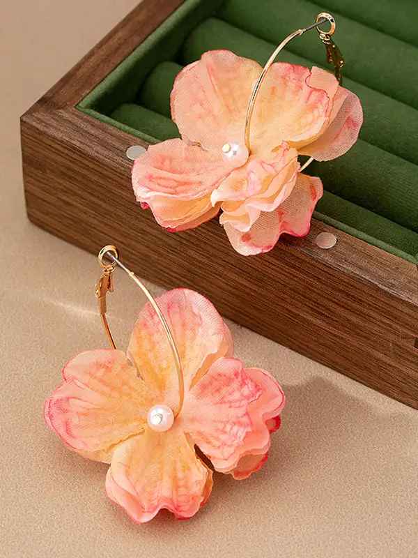 Lustrous Vintage-Inspired Drop Earrings