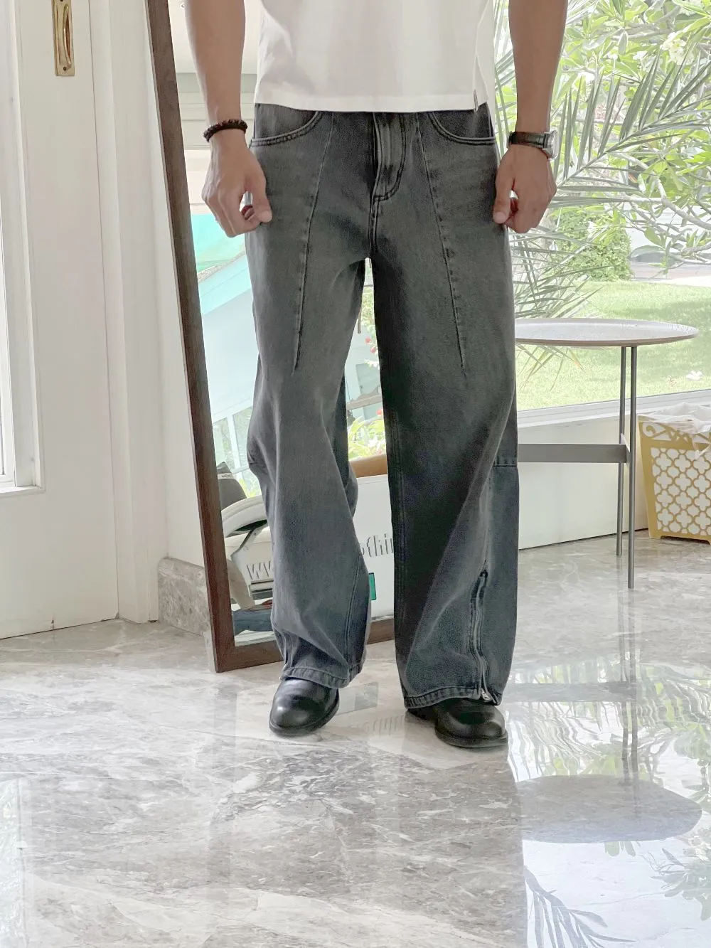 Barrel-Fit Distressed Baggy Jeans