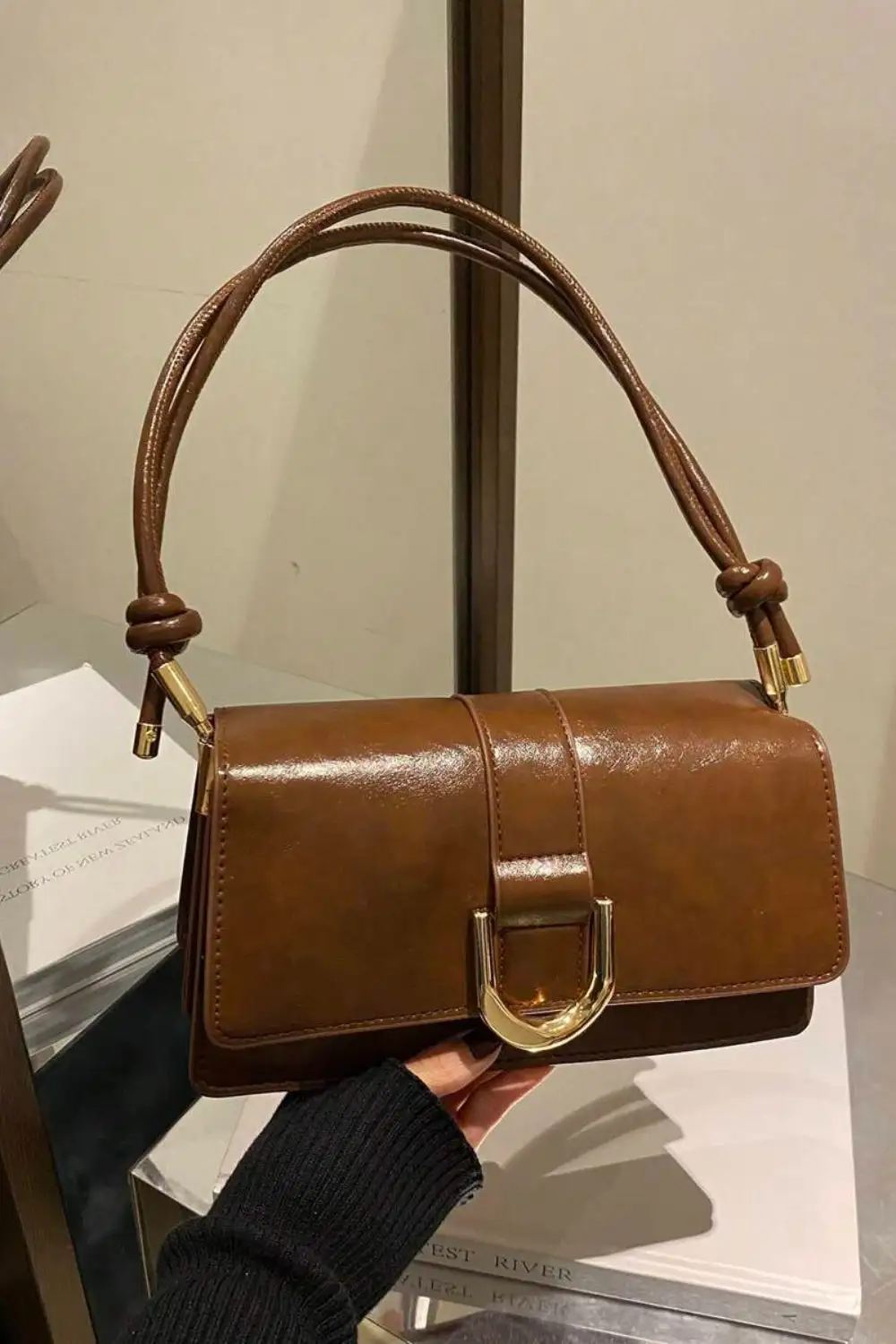 Small Square PU Leather Crossbody Bag – Colorful Detail & Anti-Theft Flap Closure