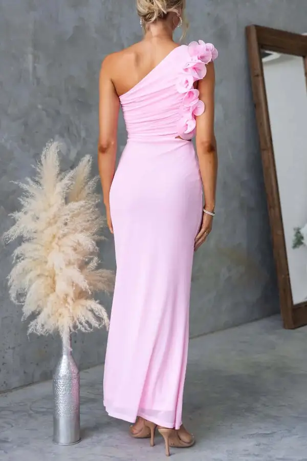 Sophisticated Sleeveless And Flowing Maxi Skirt