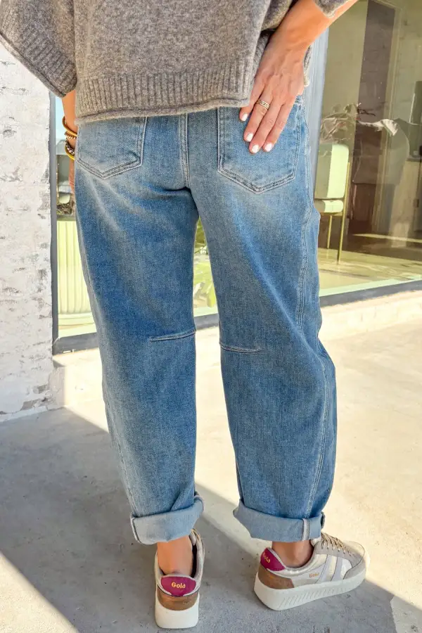 Women's Medium Wash Cuffed Barrel Jeans