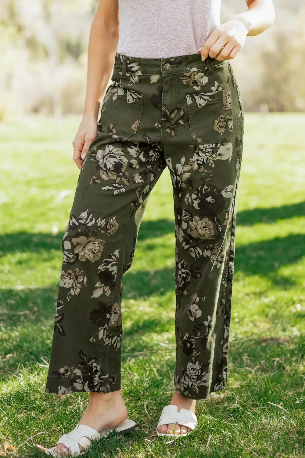 Women's Vintage Floral Print Square Patch Pocket Raw Hem Shift Jeans