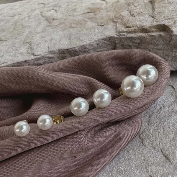 Fine Pearls Earrings