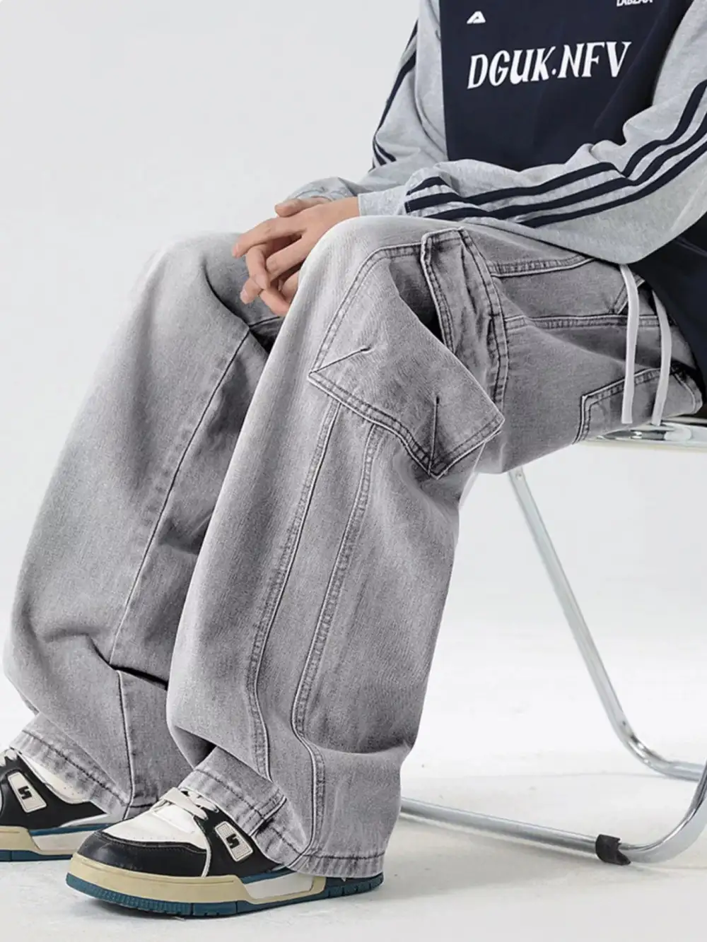 Wide Leg Cargo Jeans