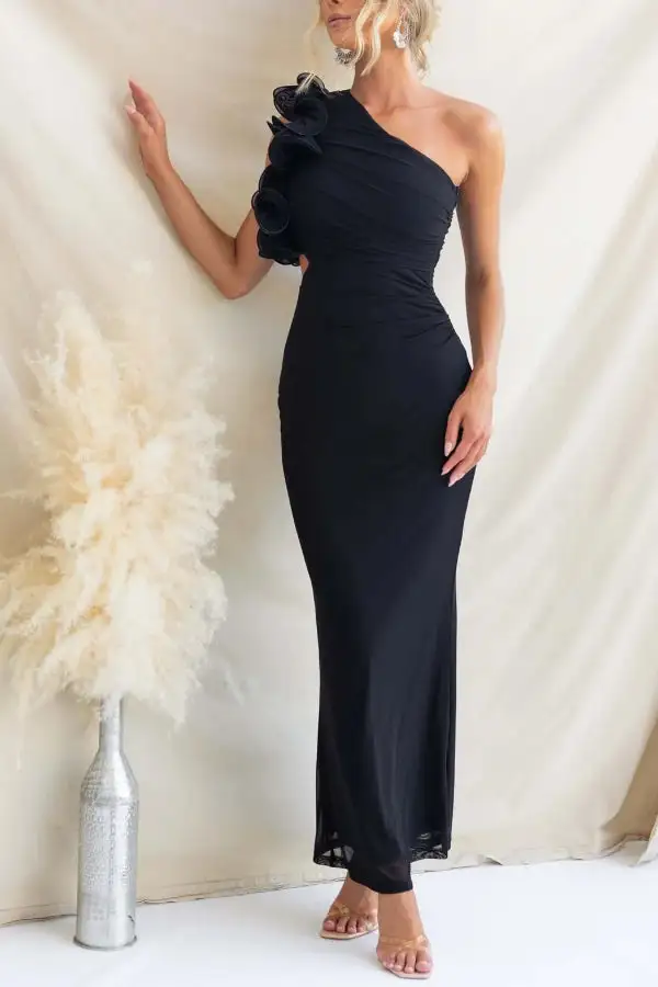 Sophisticated Sleeveless And Flowing Maxi Skirt